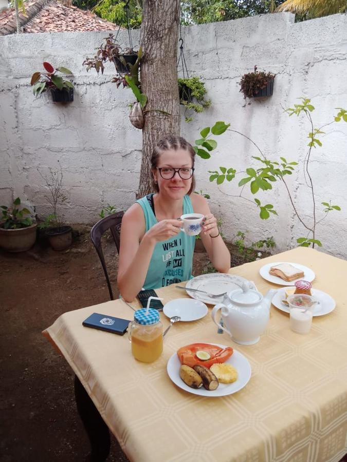 Menaka Homestay Tangalle Bagian luar foto