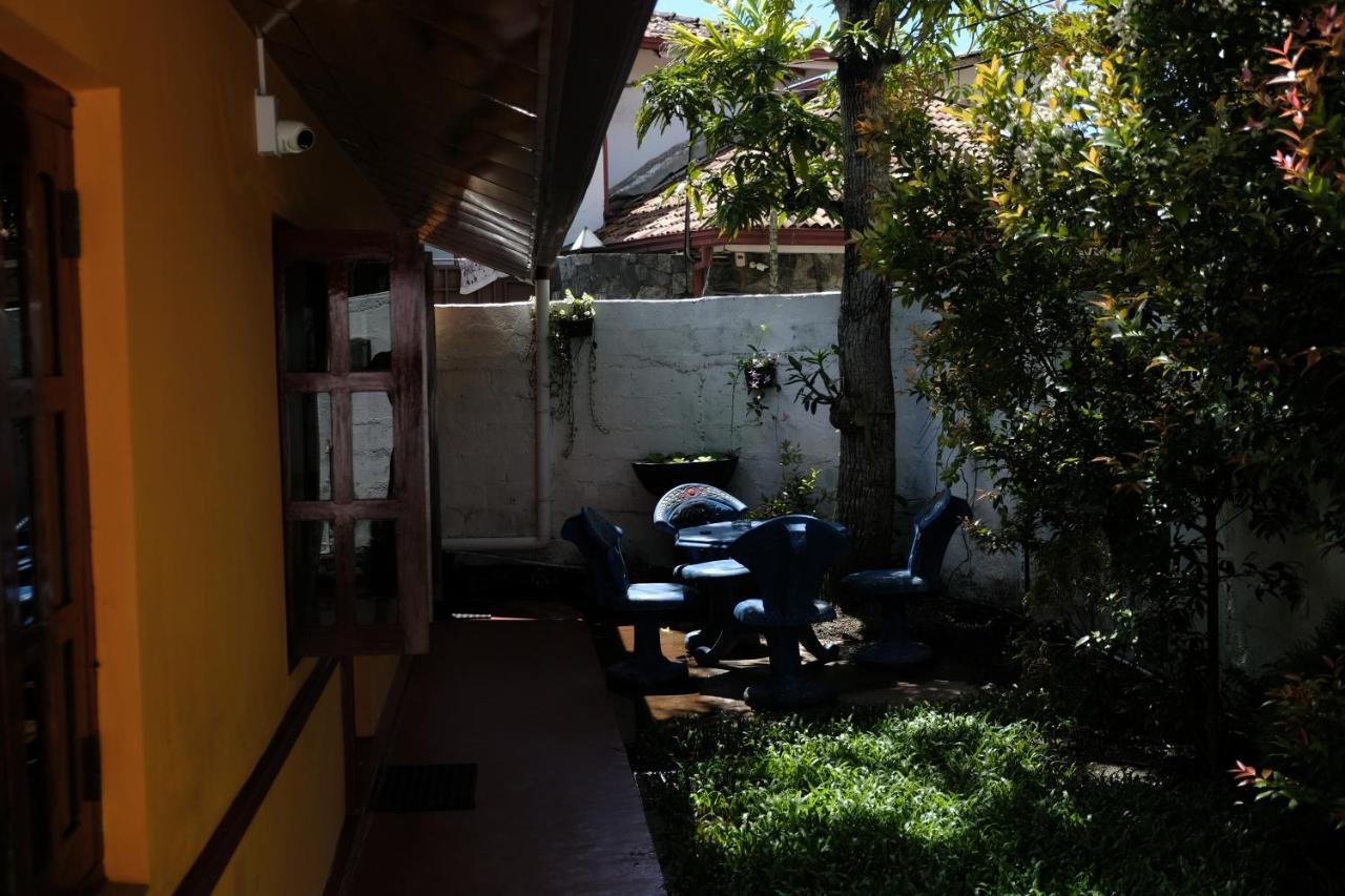 Menaka Homestay Tangalle Bagian luar foto